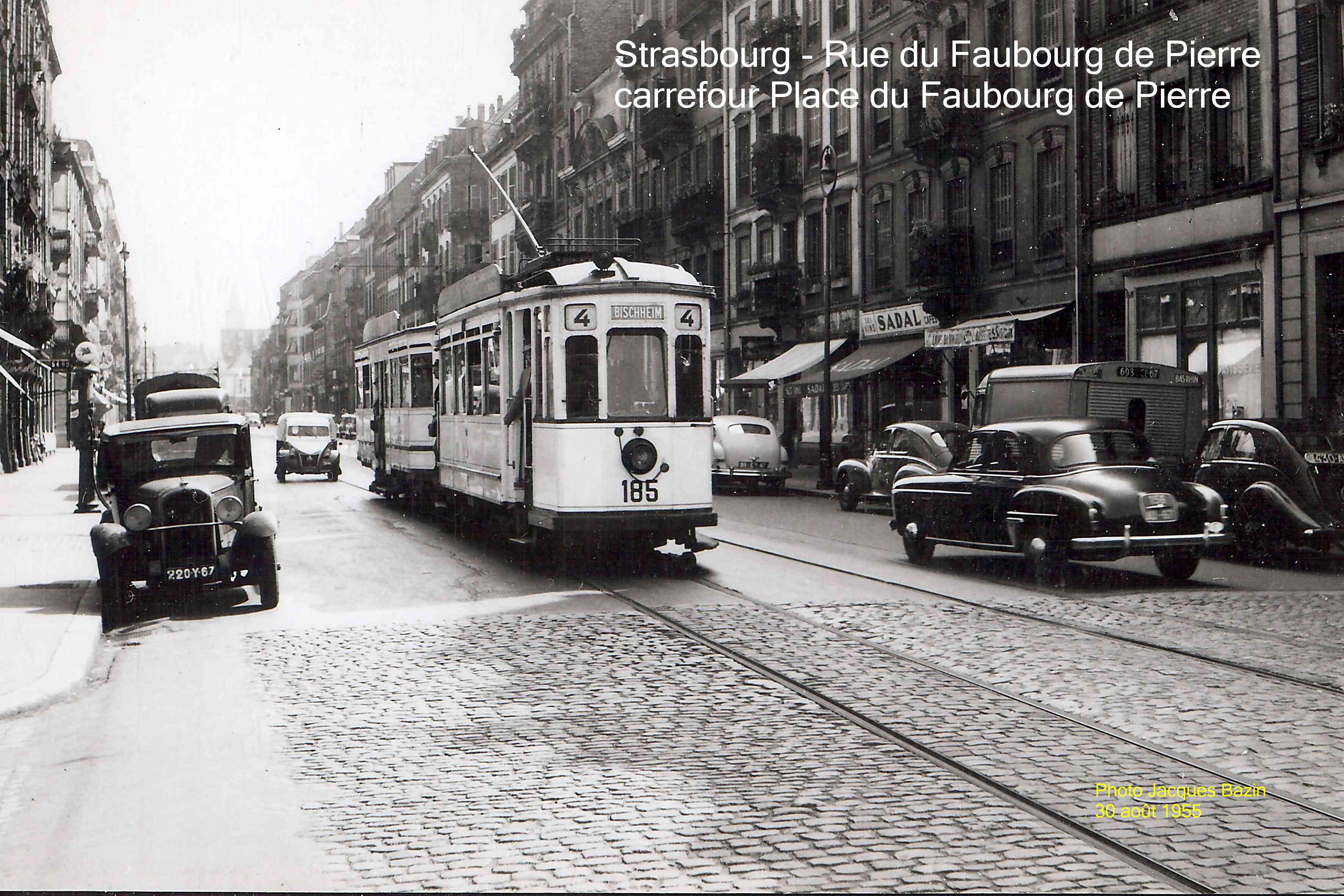 La motrice n° 185 et une remorque dans la Rue du Faubourg de Pierre.